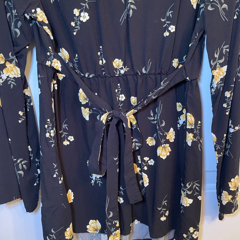 Old Navy Black and Gold Wrap Tunic Long Sleeve - Picture 4 of 6
